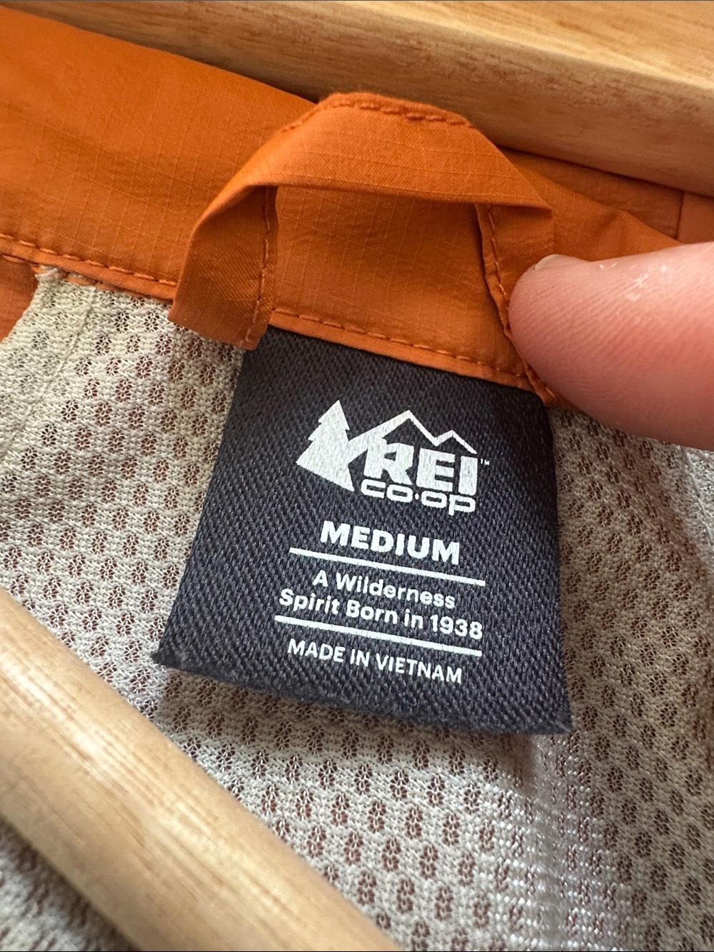 REI Woman’s Hooded Windbreaker in Bright Orange M - Picture 3 of 5